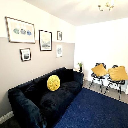 Modern 2 Bed Close To Mall With Parking & Garden Londra Exterior foto